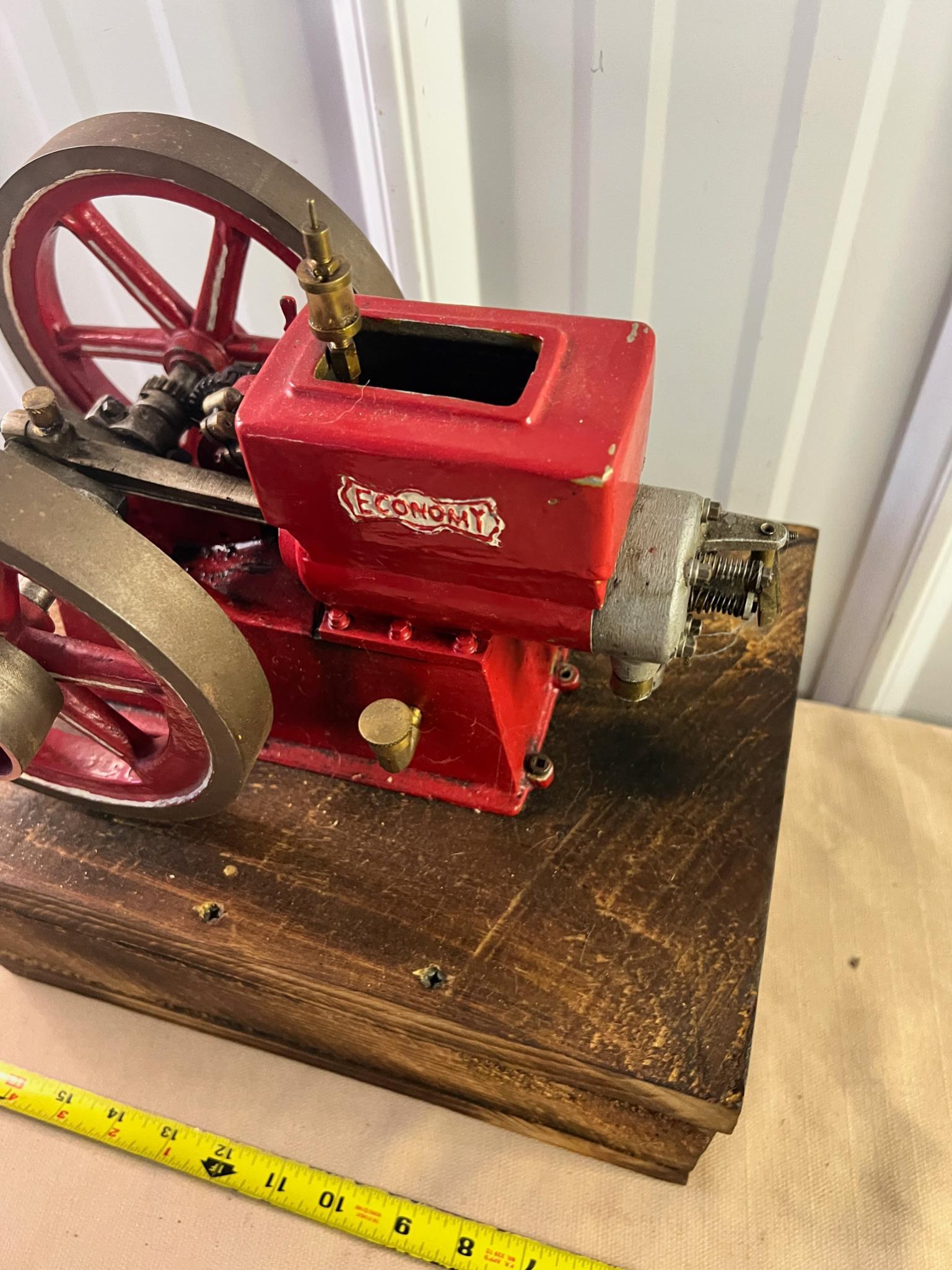 Economy Model Size Hit Miss motor, runs on gas
