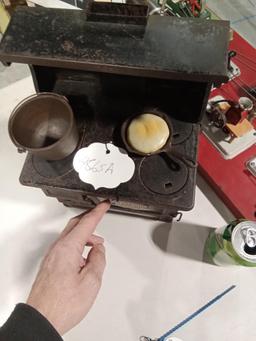 Model Garland Stove with Skillet and Bean Pot