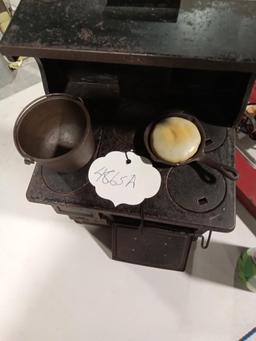 Model Garland Stove with Skillet and Bean Pot