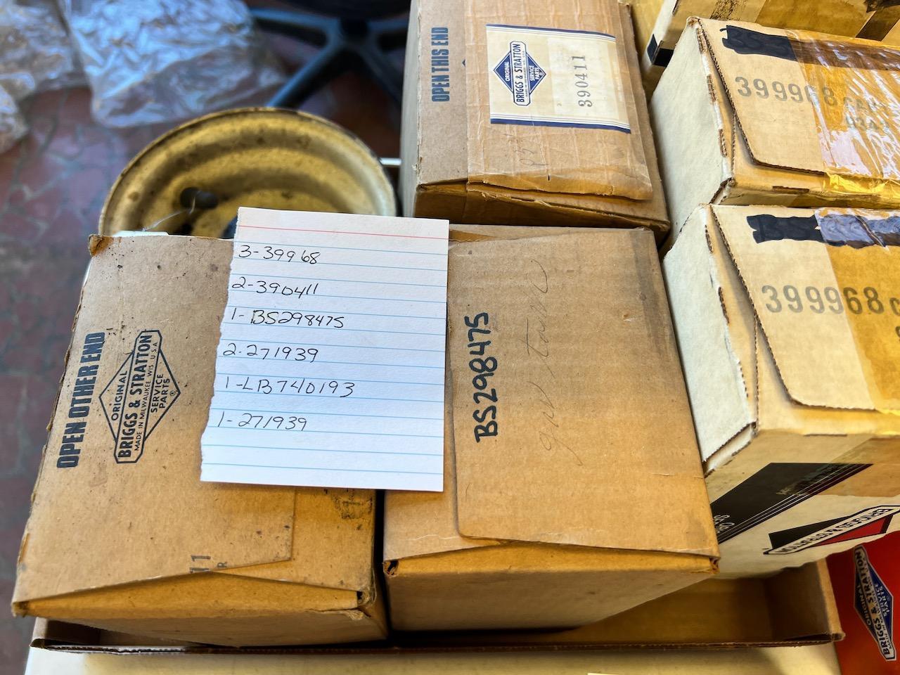 Lot of Asst. Briggs and Stratton parts, see pics for parts numbers