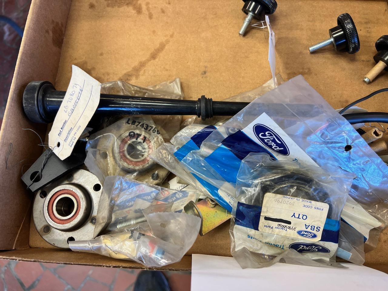 Lot of Asst. Briggs and Stratton parts, see pics for parts numbers
