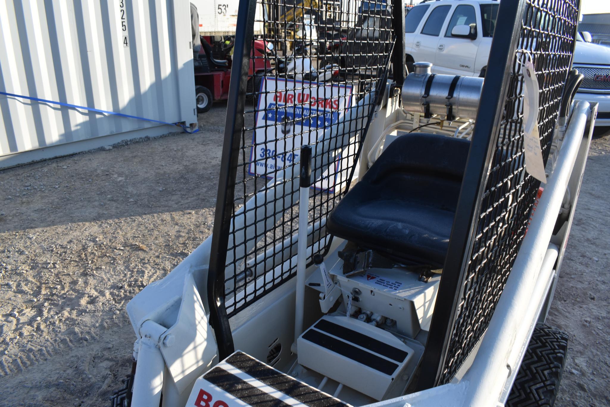 (INV864) 1973 Bobcat 371 Mini Skidloader