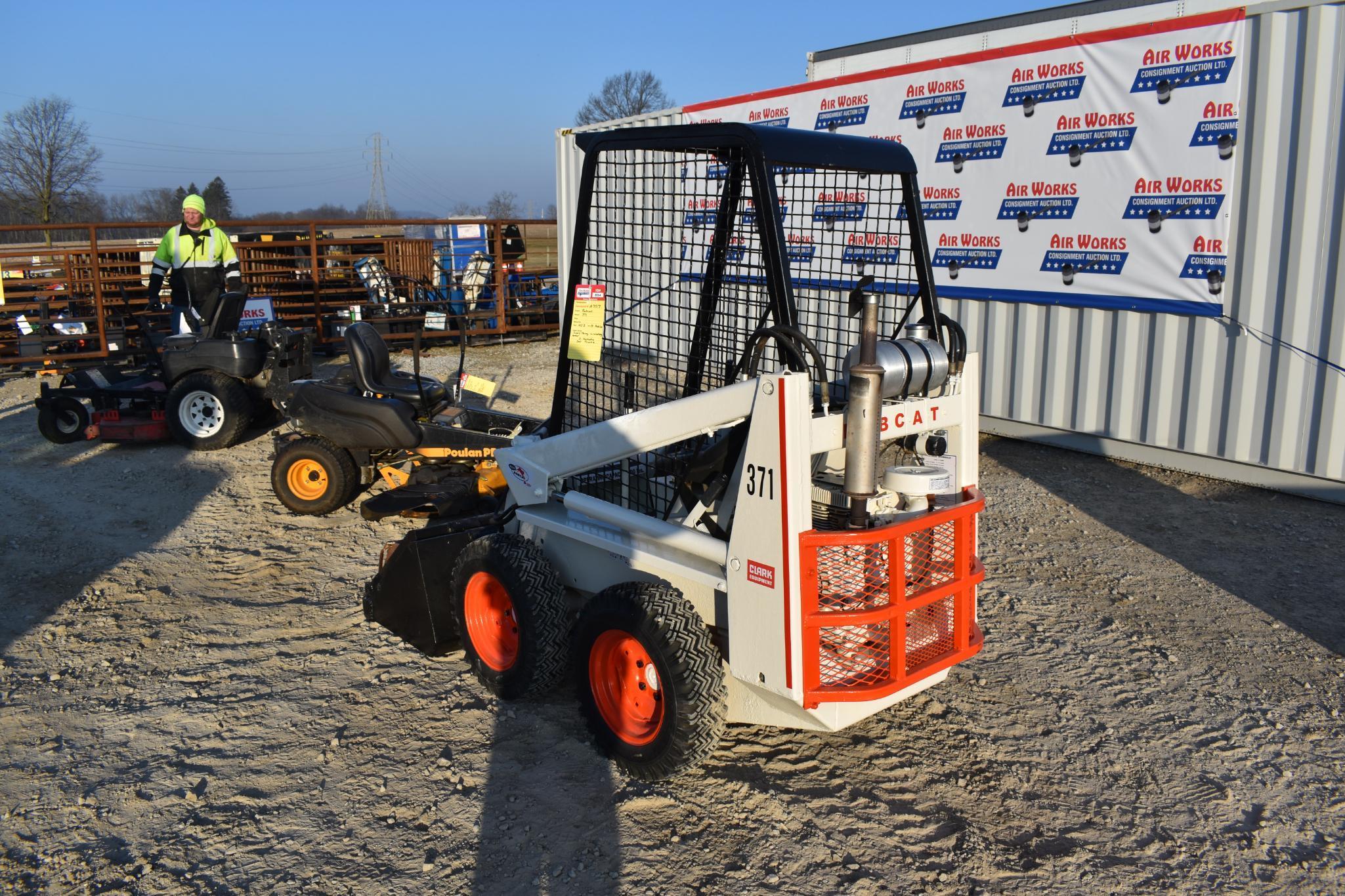 (INV864) 1973 Bobcat 371 Mini Skidloader