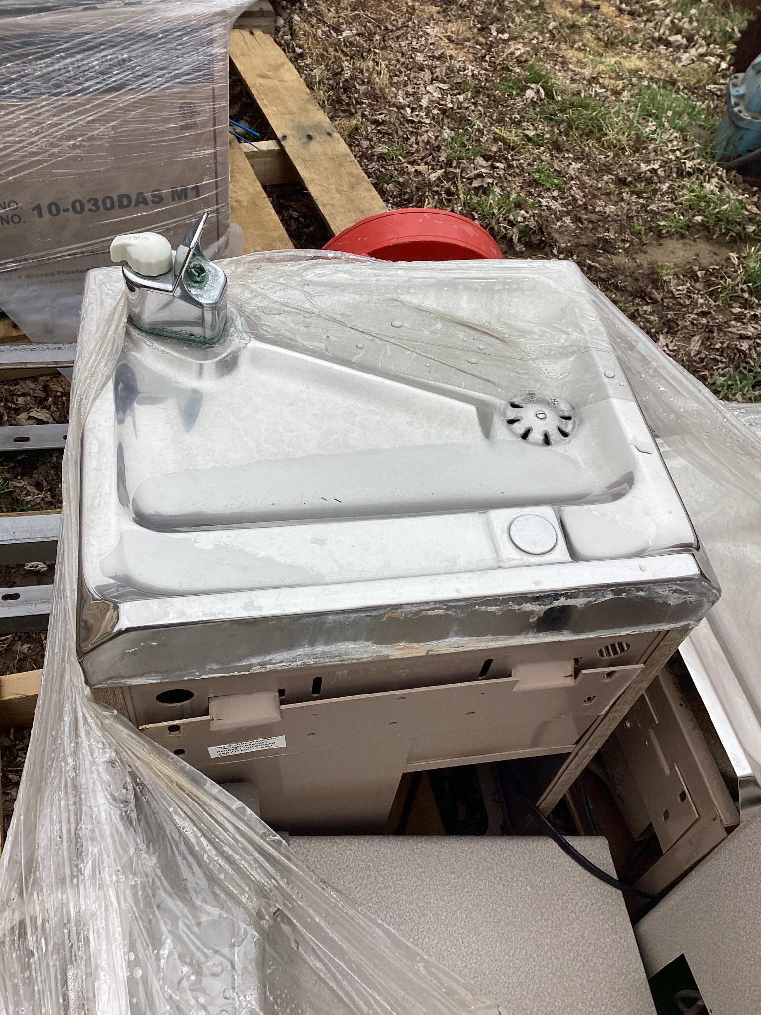 4 Drinking Fountains