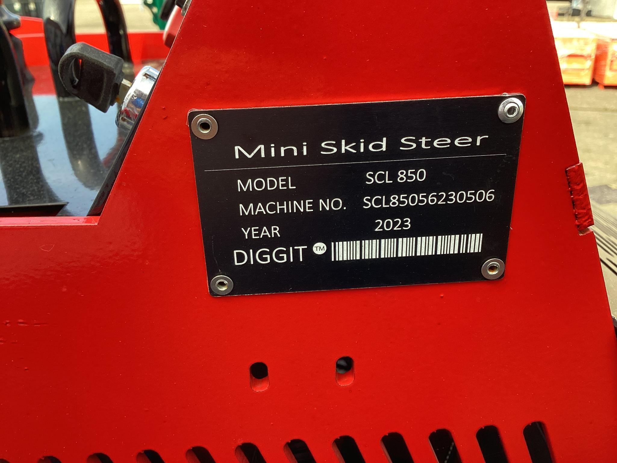 (Inv.99) New Unused Diggit Model SCL850 Tracked Skid Loader with Auxiliary Hydraulics