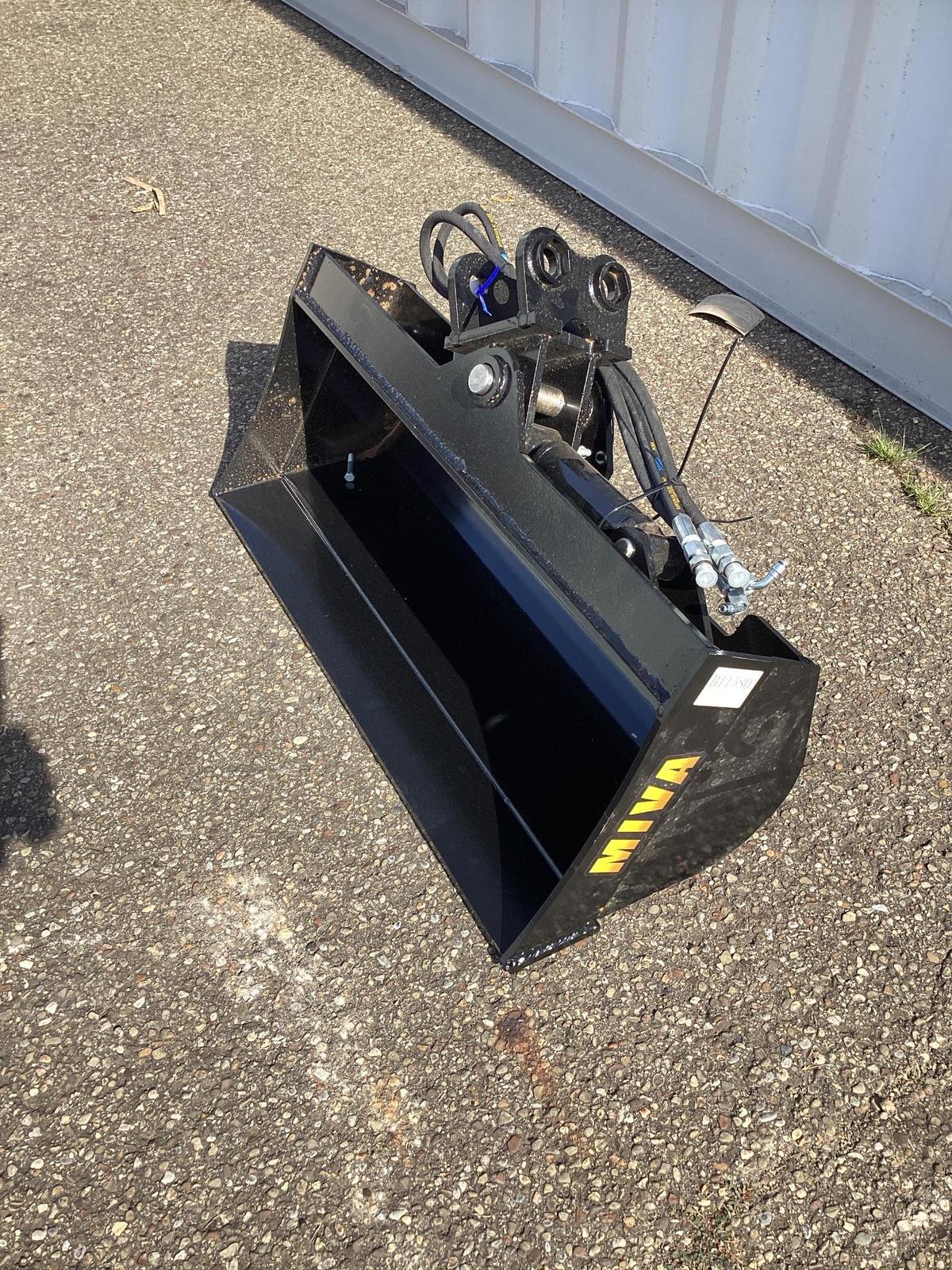 New Unused Miva 32" Hydraulic Tilt Bucket Mini Excavator Attachment