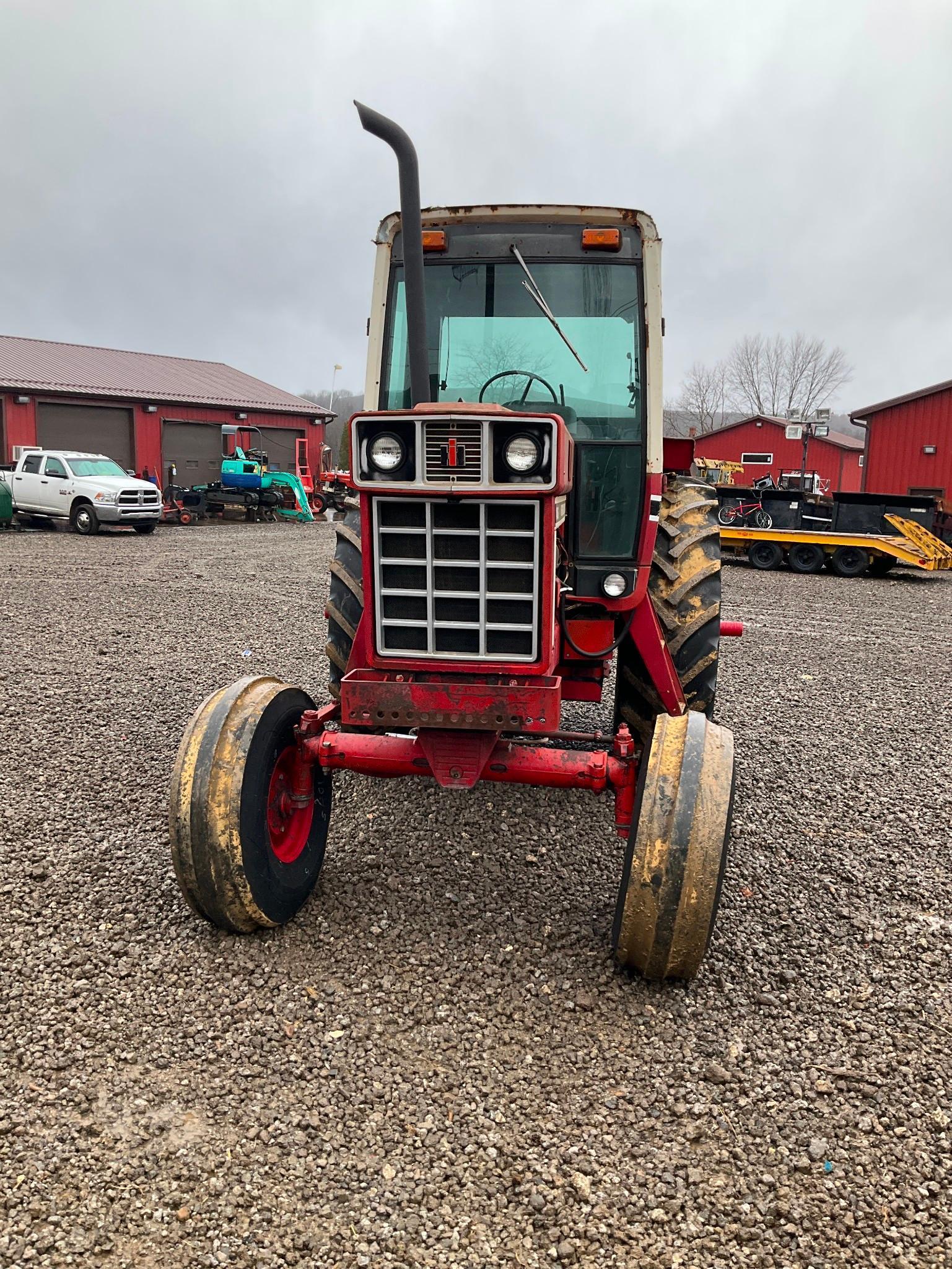 (Inv.51043) International F1486 Tractor, Cab, Heat/AC, Dual Hubs, Good TA, 8100 Hours