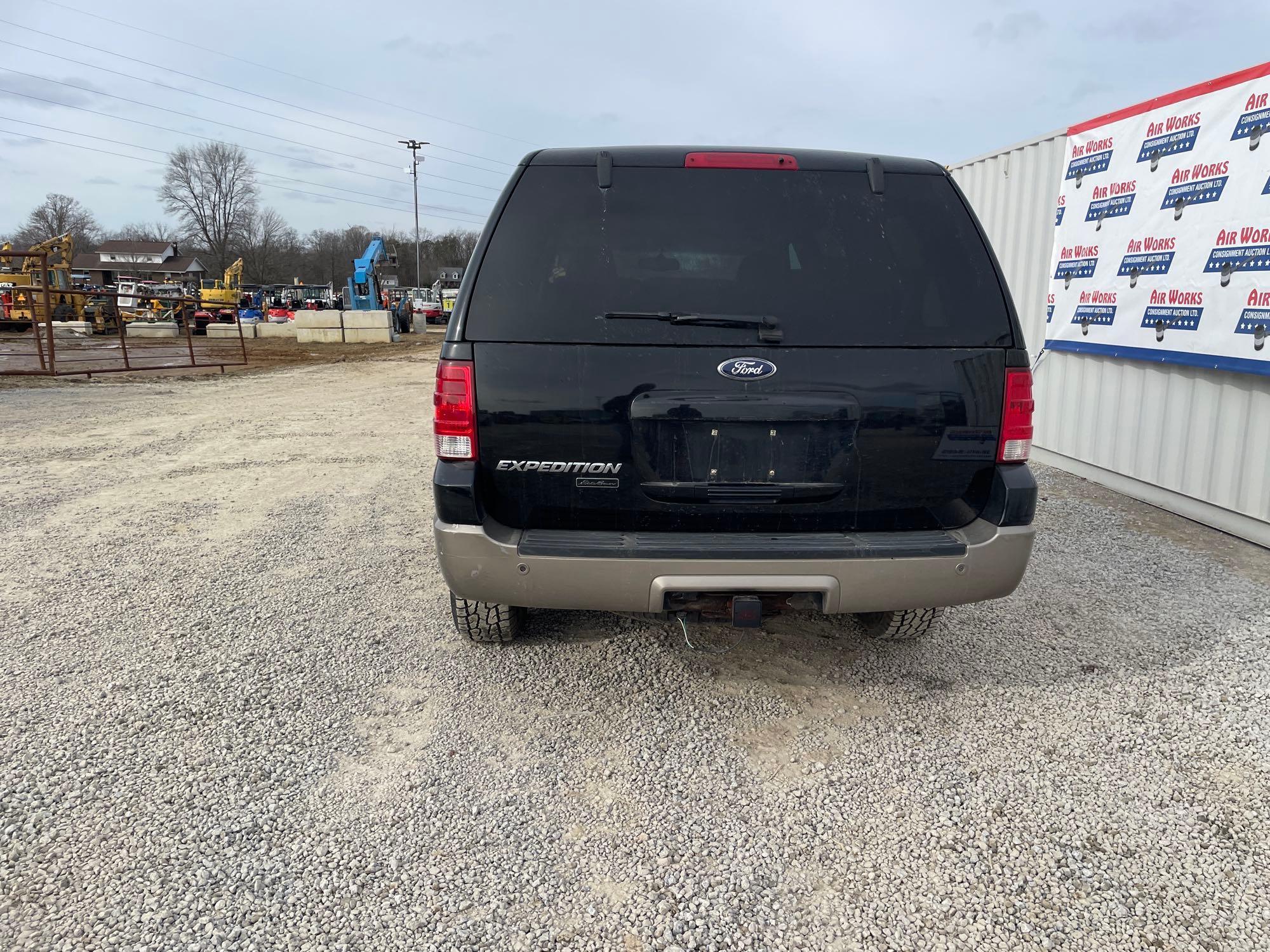 2003 Ford Expedition SUV, 165703 mi., Runs good new tires