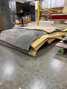 Pallet Lot Rubber Mats .