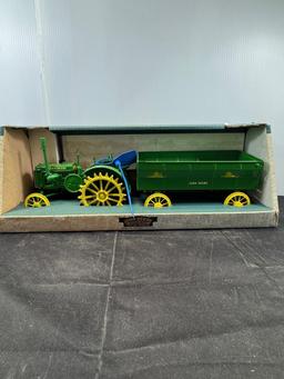 1/16 John Deere Tractor and Wagon NIB