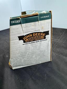 1/16 John Deere Tractor and Wagon NIB