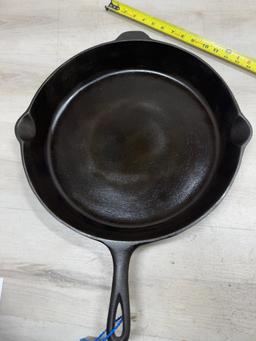 3 Notch no. 14 Cast Iron Skillet w/ heat ring and no. 14 Lid