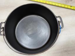 Advance no. 9 Self Basting Dutch Oven Lid w/ Sidney Bottom