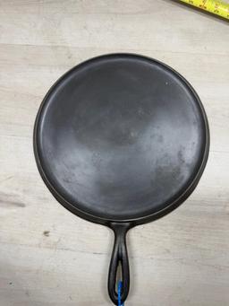 Erie no. 10 Cast Iron handled griddle