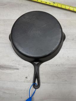 Griswold No. 10 Small Block Logo cast iron skillet