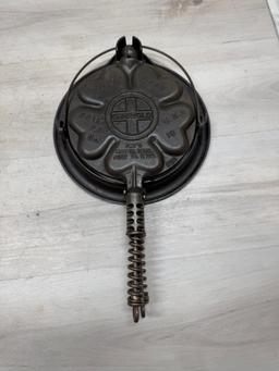 Griswold No. 18 Heart Star Cast Iron Waffle Iron w/ Low Base