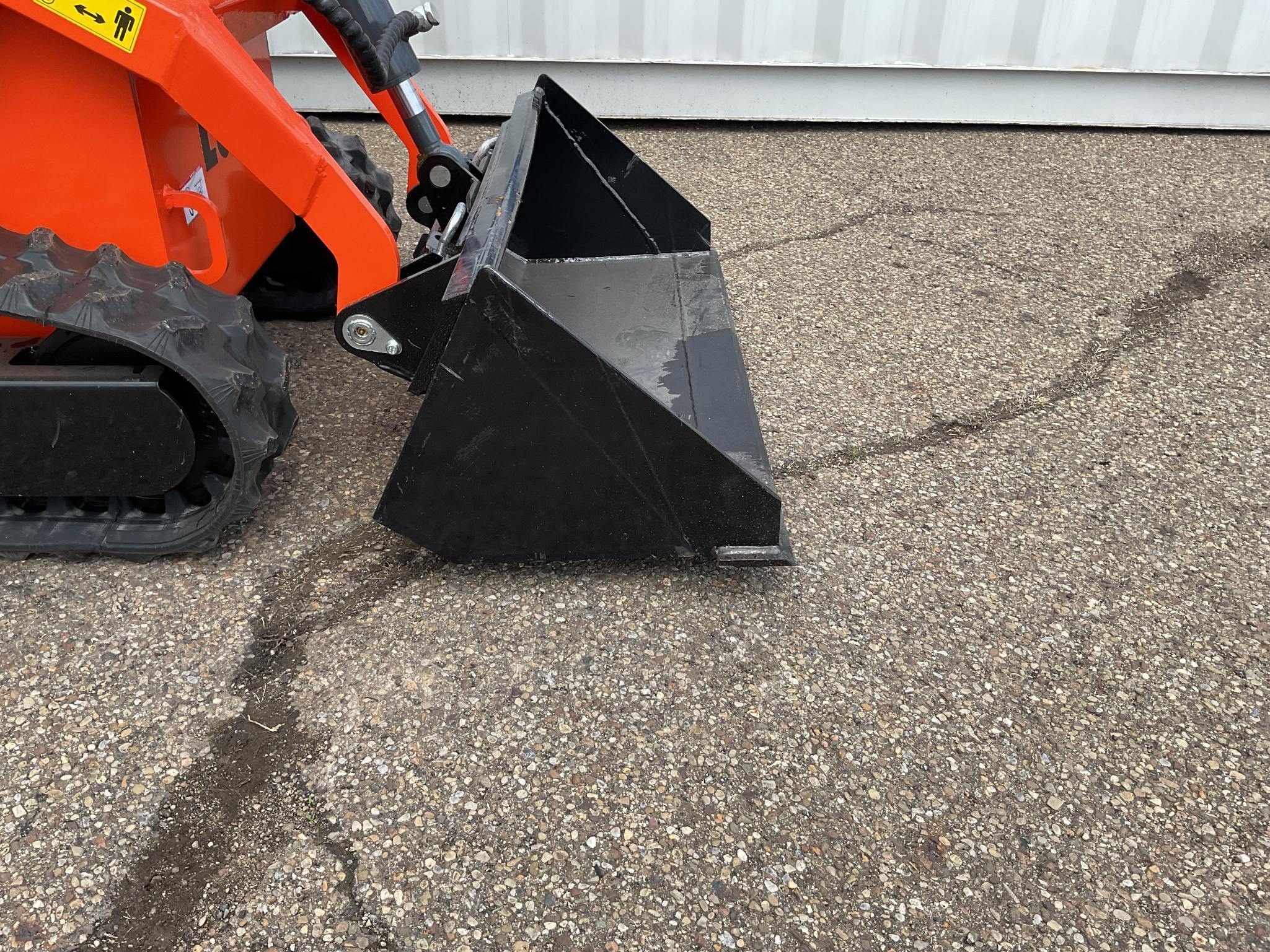 New Unused EGN Model EG36C Compact Track Loader, 15 Hp Gas Engine, 40" Bucket, Aux. Hydraulics
