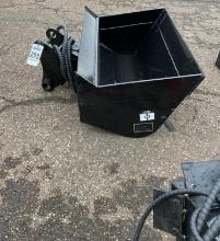 New Unused GIYI Model GY-D5T Hydraulic Tilt Bucket Excavator Attachment