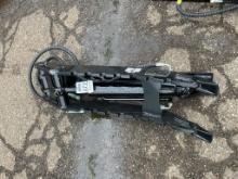 New Unused Giyi Model 3T Hydraulic Thumb Excavator Attachment, Fit to CAT 3-5ton Excavator