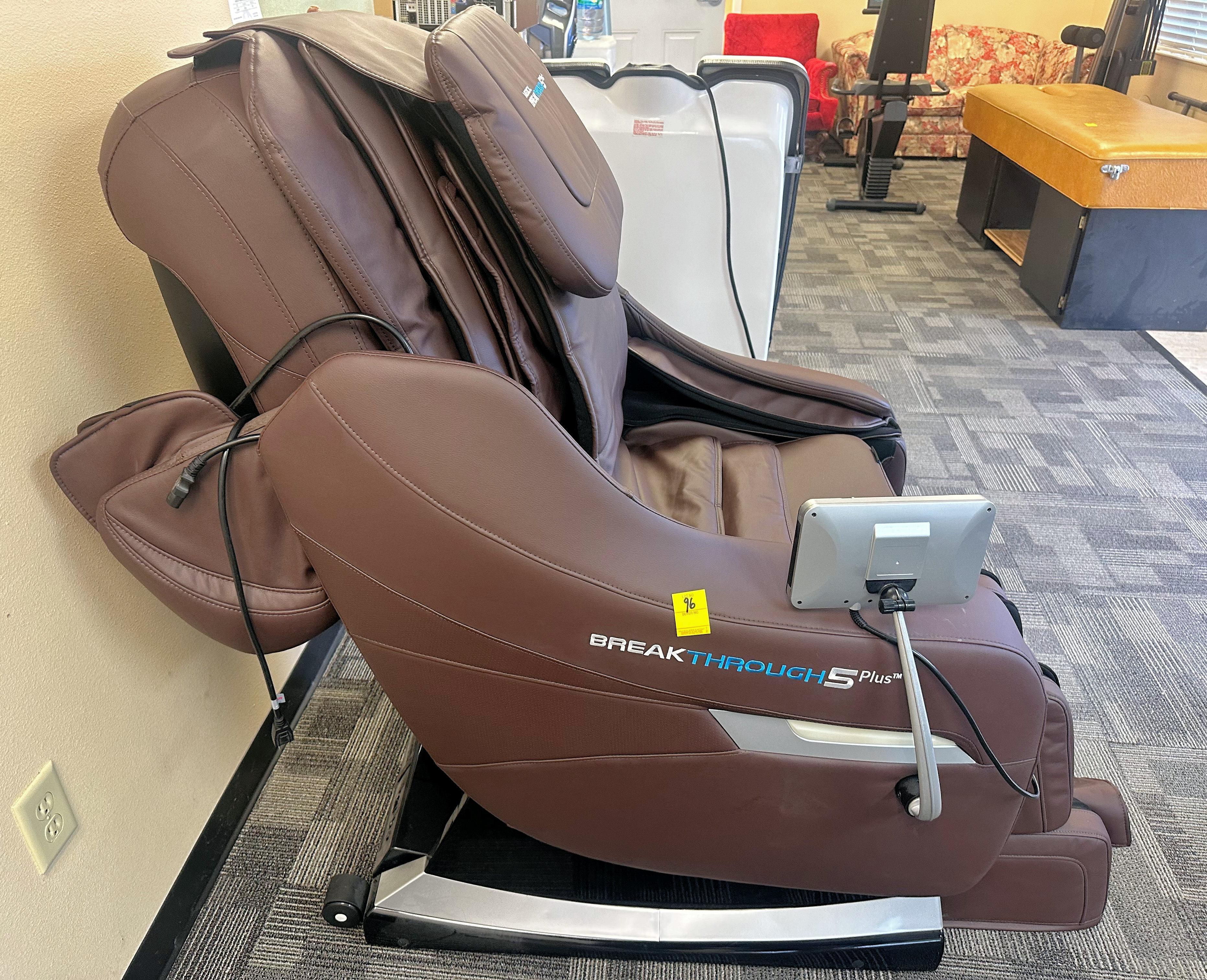 BREAKTHROUGH 5 PLUS MASSAGE CHAIR