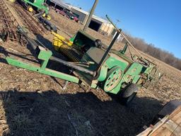 John Deere 327 Baler