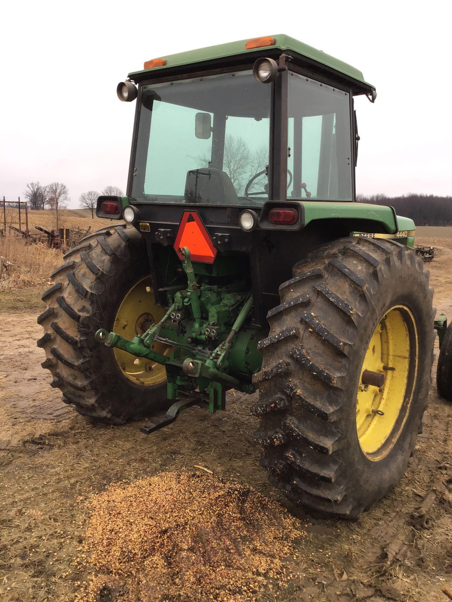 John Deere 4440