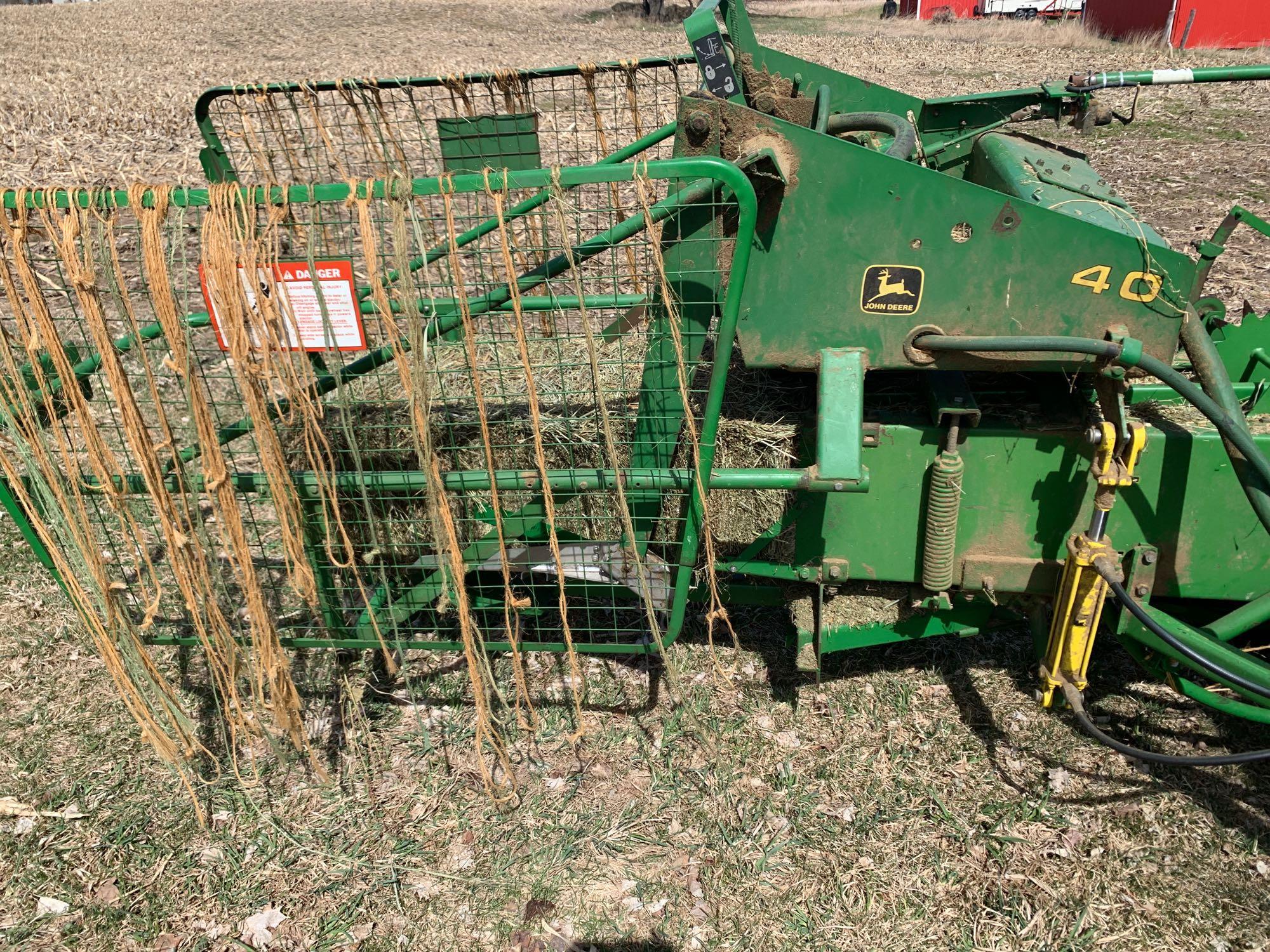 John Deere 336 Baler w/Kicker