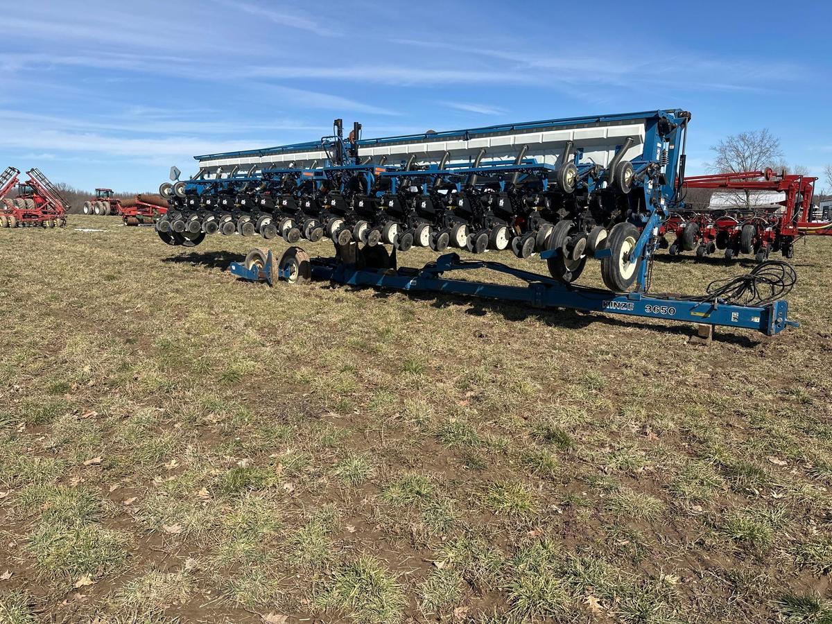 KINZE 3650 Planter