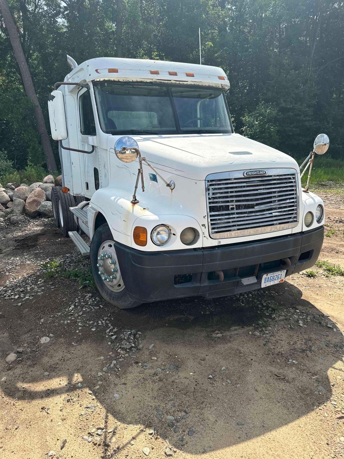 Freightliner Day cab