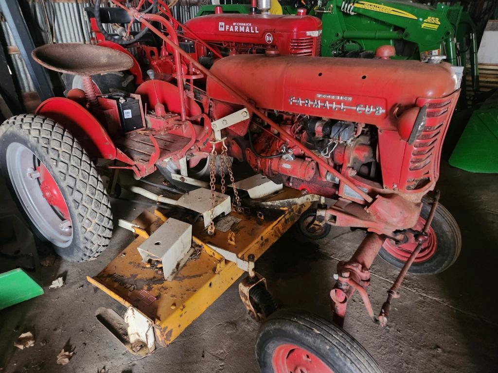 Farmall Cubw/mower