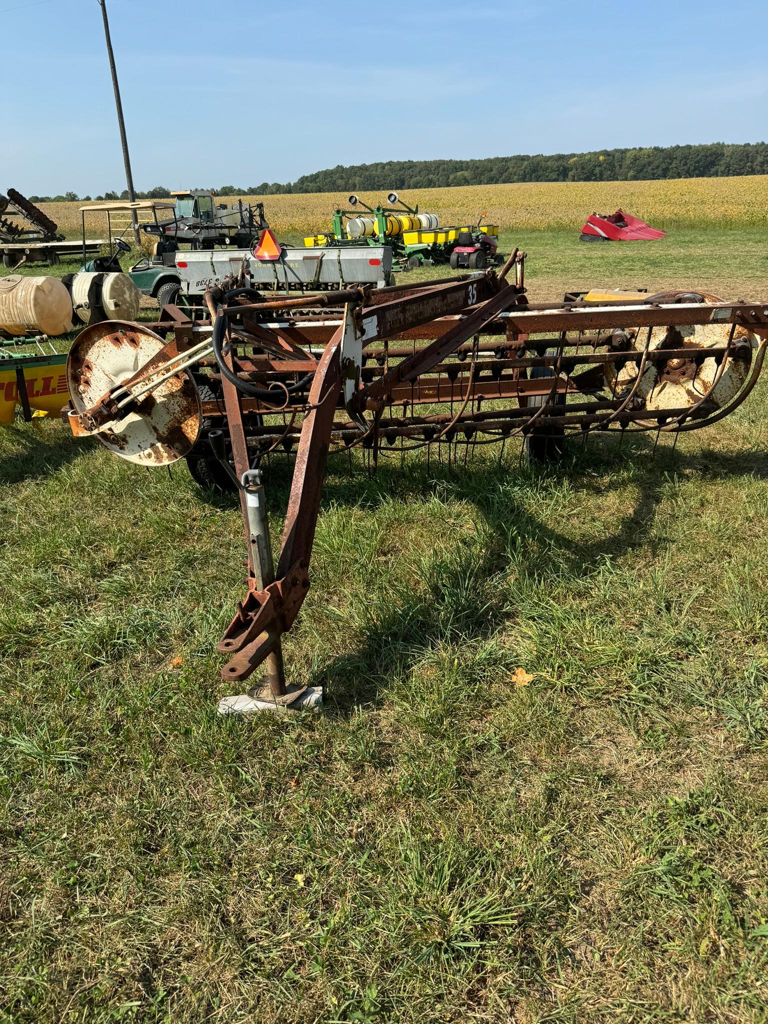 IH MODEL 35 HAY RAKE