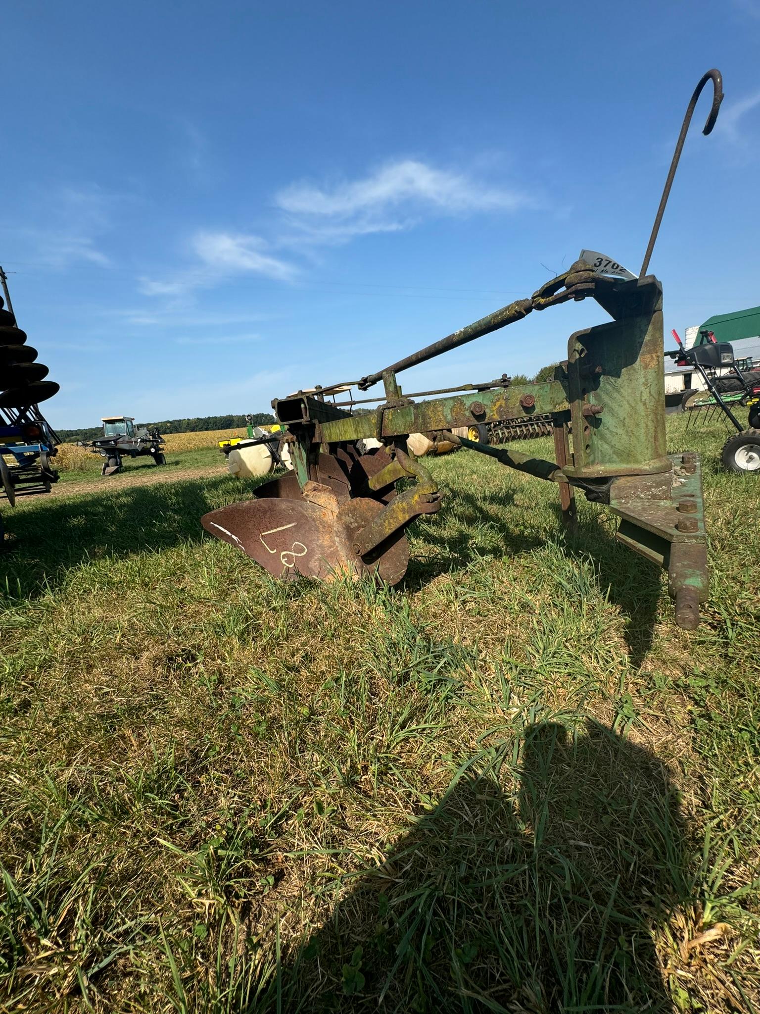 JOHN DEERE 4 BTM SEMI MOUNTED PLOW