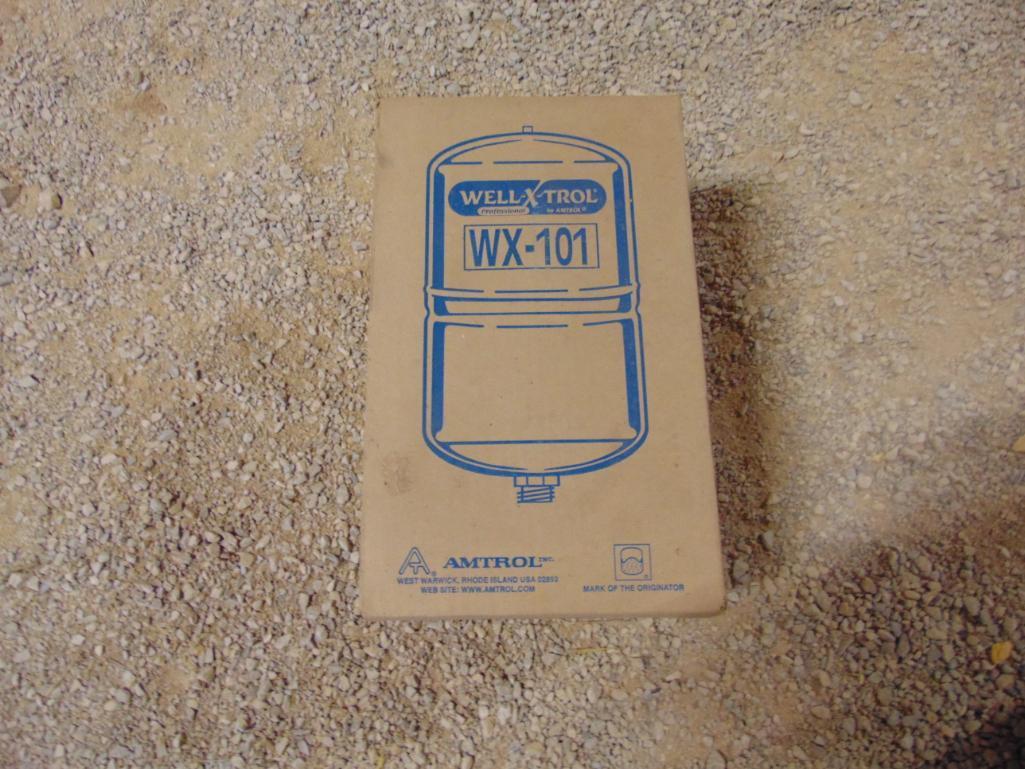 2 Gallon Pressure Tank (New)