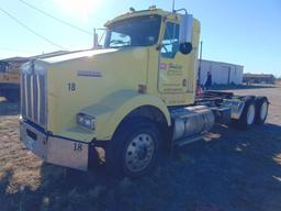 1999 Kenworth T800 T/A Truck Tractor, cummins n14 eng, 9 spd trans, od reads 922564 miles,wet kit,