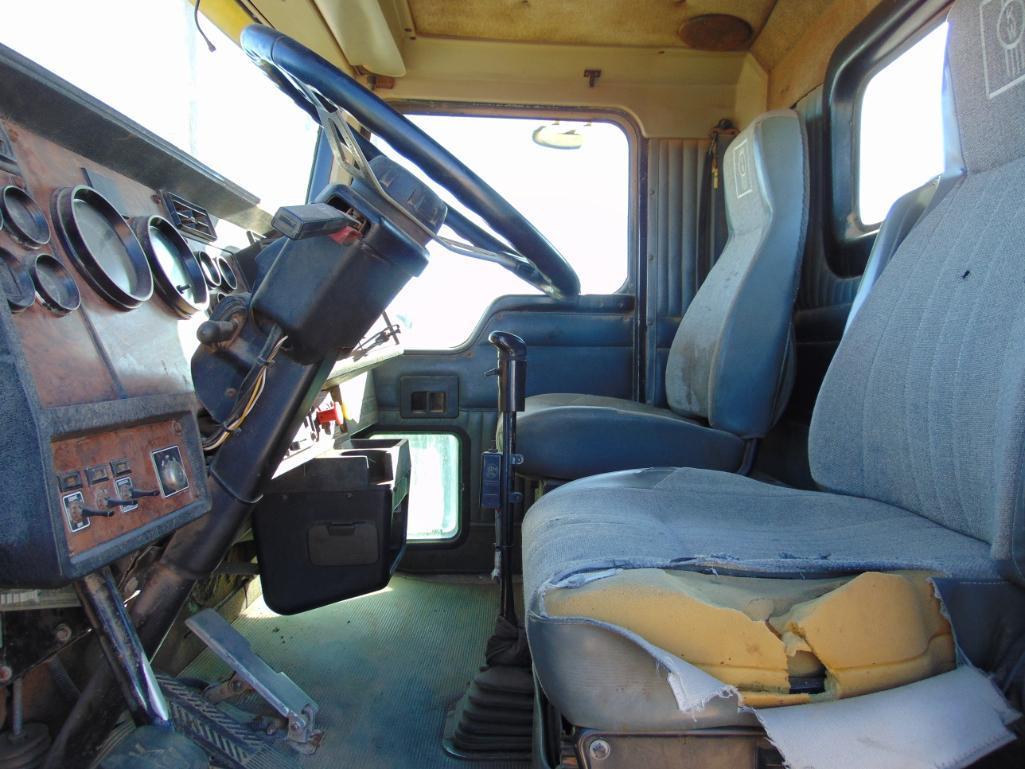1999 Kenworth T800 T/A Truck Tractor, cummins n14 eng, 9 spd trans, od reads 922564 miles,wet kit,