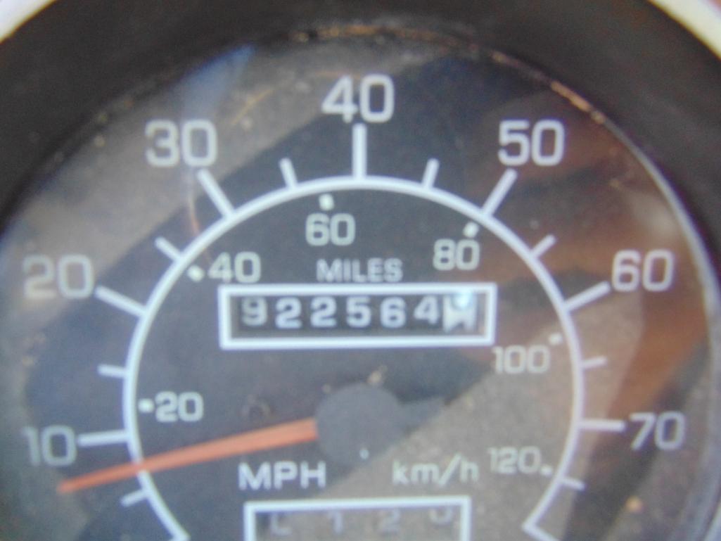 1999 Kenworth T800 T/A Truck Tractor, cummins n14 eng, 9 spd trans, od reads 922564 miles,wet kit,