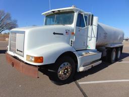 1994 IHC 9200 T/A Water Truck, s/n...2hsfmatrxrc092682, cat 3176 eng,9 spd trans, od reads 680136