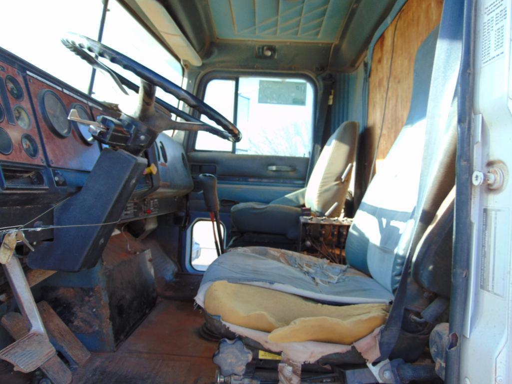 1994 IHC 9200 T/A Water Truck, s/n...2hsfmatrxrc092682, cat 3176 eng,9 spd trans, od reads 680136