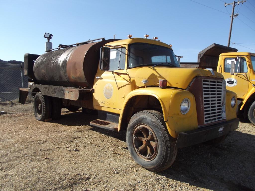 1971 IHC Loadstar 1600 S/A Distributor Truck, s/n 416060h091510, v8 gas eng, 4x2 trans, od reads