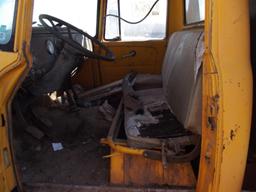 1971 IHC Loadstar 1600 S/A Distributor Truck, s/n 416060h091510, v8 gas eng, 4x2 trans, od reads