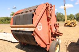 HESSTON 5800 ROUND BALER, W/ TWINE