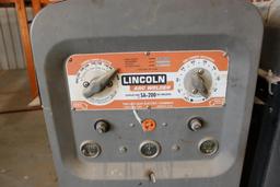 LINCOLN SA200 F-163 WELDER, S/N A620892. RUNS & OPERATES. LOCATED IN YARD 1 ELMORE CITY