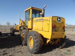 JOHN DEERE 672B MOTOR GRADER, S/N519990, SCARFIER, 14' M.B, CAB,