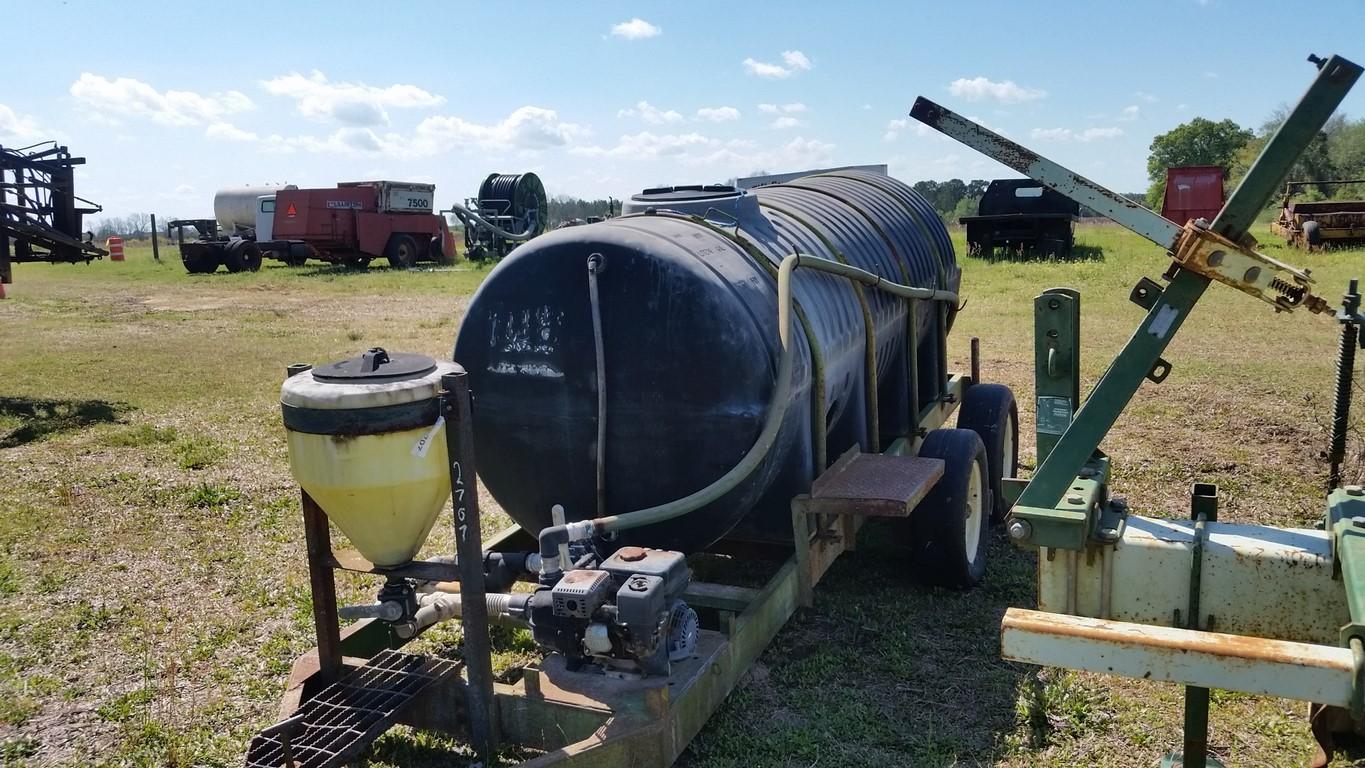 1000 GALLON WATER TANK W/PUMP ON TRAILER