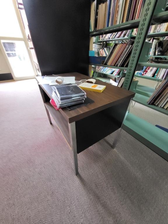 metal & wood desk, 4 drawer filing cabinet
