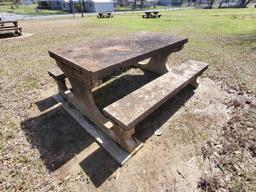 concrete picnic table w. 2 benches 6x3