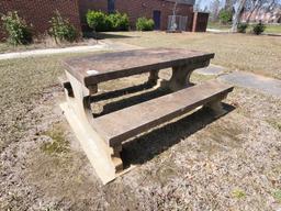 concrete picnic table w. 2 benches 6x3