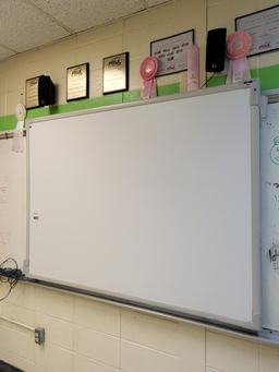 Projector board w. 2 speakers 66x48
