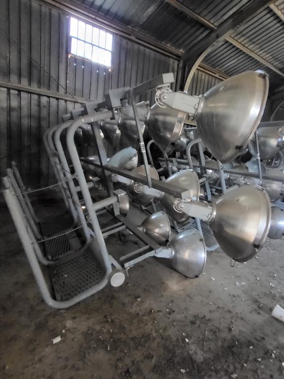 (16) stadium light fixtures 140x77