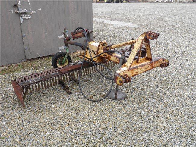 Landscaping blade 3 point hitch